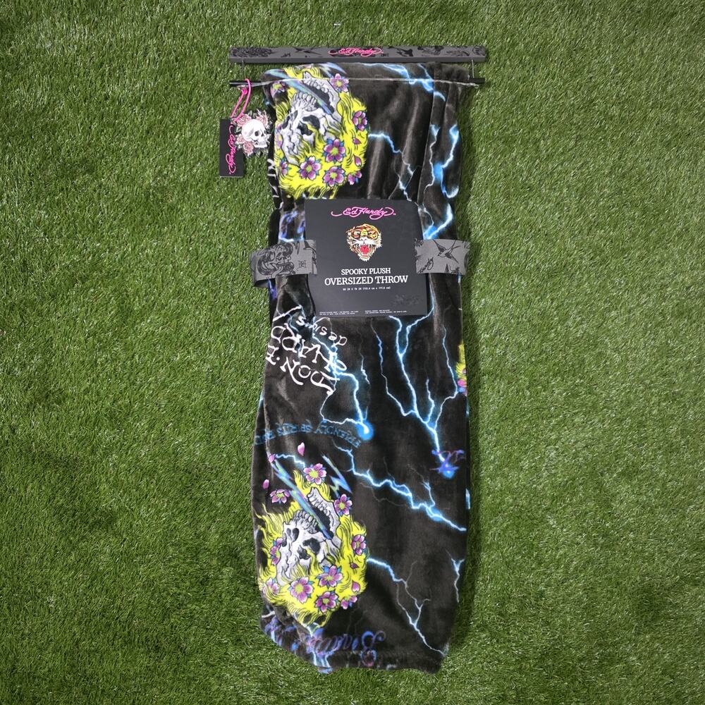 Ed Hardy Electric Skull Floral Black AOP Plush Throw Blanket Size 60x70 New